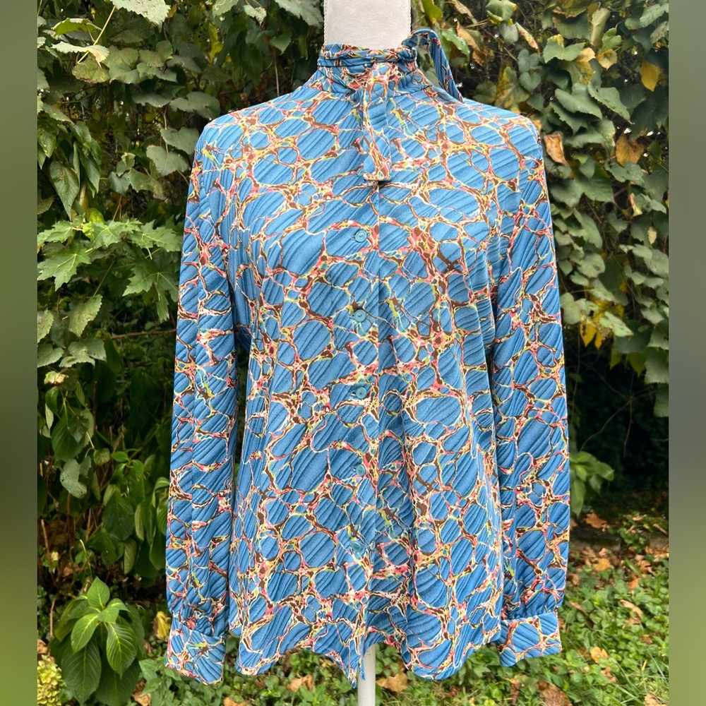 Vintage 1970’s blue crackle print long sleeve button down blouse